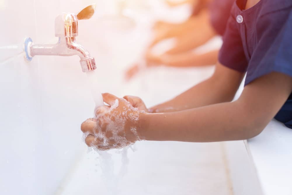 Hände waschen clomo Waschraumhygiene